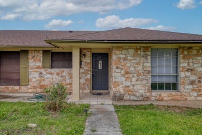 Building Photo - QUAIL CREEK WEST HOME