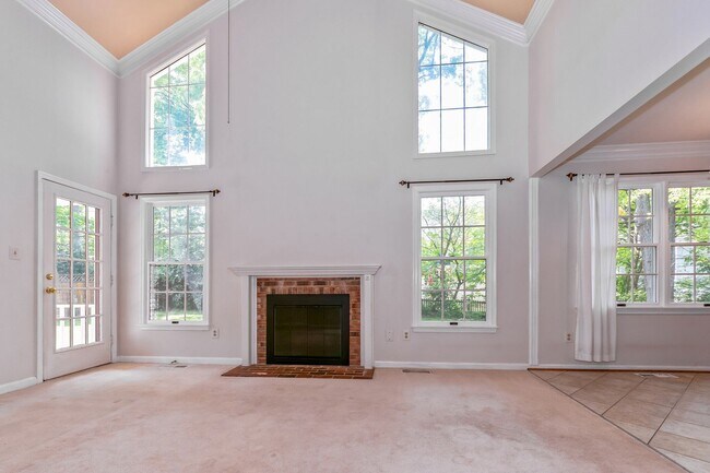 Building Photo - Lovely 3Bd/3.5 Bth SFH in quiet neighborho...