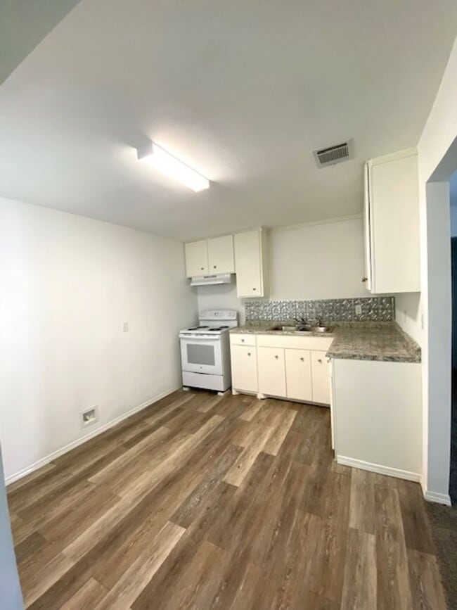 Building Photo - RECENTLY REMODELED 3 BEDROOM HOME IN HOUSTON