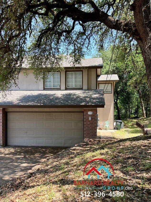 Foto principal - Available now! 3 Bed 2.5 Bath Duplex