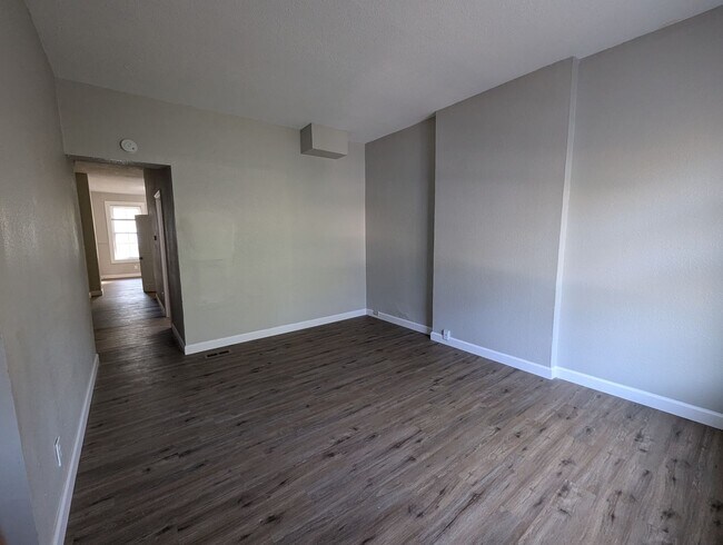 Building Photo - 4642 Virginia Ave