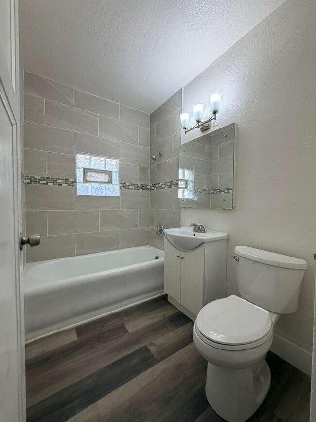 Foto del edificio - 2213 N 57th St