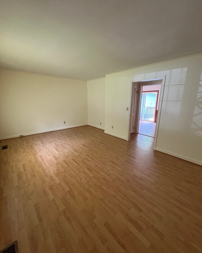 Foto del edificio - 1521 Cedar Ln