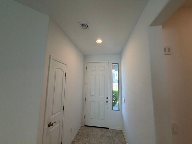 Foto del edificio - 14418 W Cottontail Ln