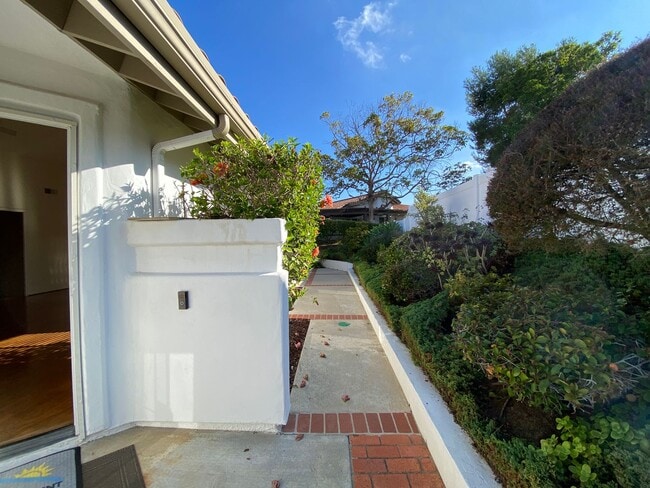 Building Photo - 2bd/2bth within the Ocean Hills Country Club!