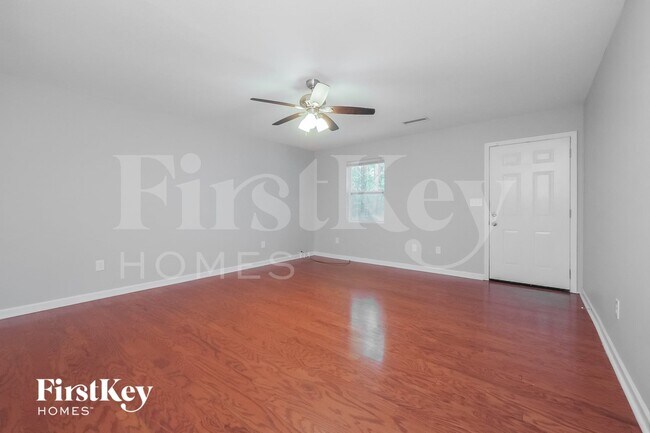 Building Photo - 736 Rowe Rd