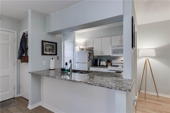 Building Photo - 1240 Barton Hills Dr