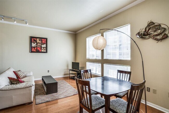Building Photo - 3225 Turtle Creek Blvd