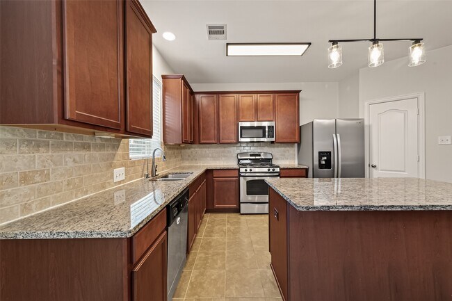 Foto del edificio - 6123 Carver Pines Dr