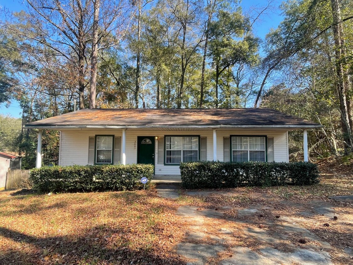 Primary Photo - 3 Bedroom 2 Bathroom House Off Of Monroe S...