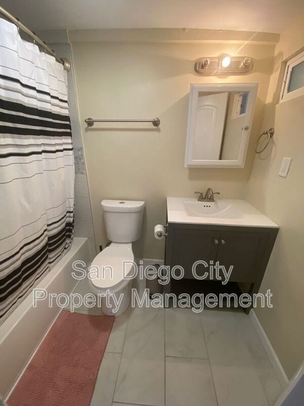 Building Photo - 5442 San Onofre Terrace