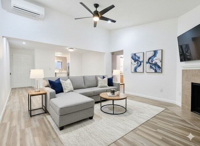 Foto del edificio - Stunning 2 Bedroom Condo with Fireplace, Modern Upgrades and Air Conditioning!