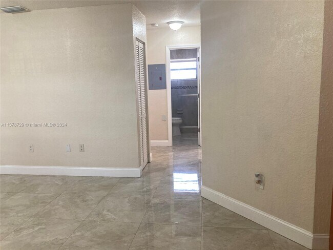 Foto del edificio - 5664 W 25th Ct