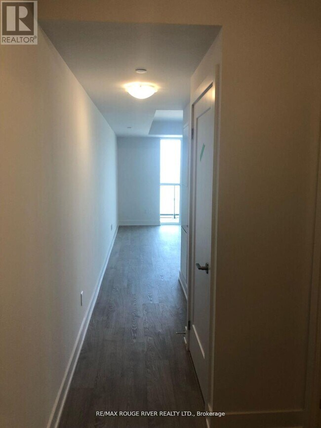Photo du bâtiment - 2550-2550 Simcoe St N