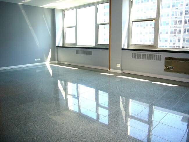 Foto del edificio - 4250 N Marine Dr