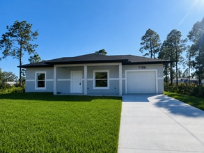 Building Photo - 1106 Capri St E