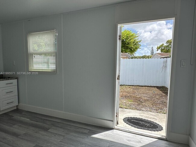 Foto del edificio - 841 N 69th Ave