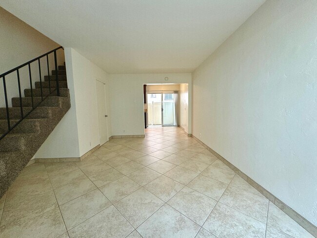 Foto del edificio - GREAT LOCATION! POINT LOMA 2BD/1.5BA TOWNH...