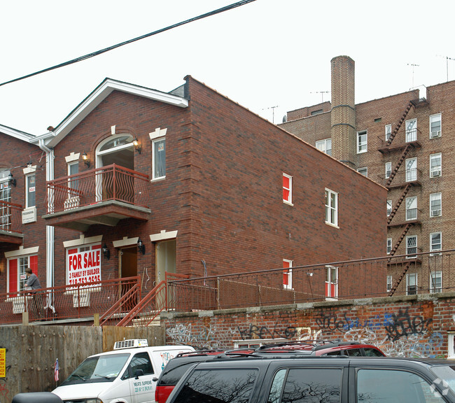 Building Photo - 60 Bay 31st St