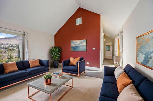 Building Photo - STUNNING 3000 sq ft HOME OFF HILLCREST RD