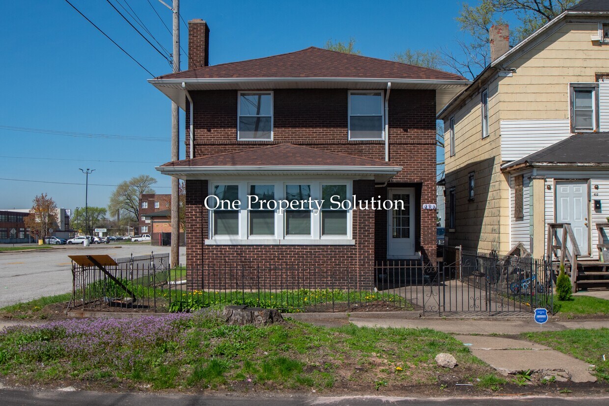 Primary Photo - 456 Tyler St