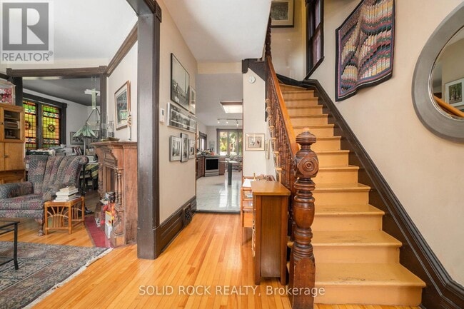 Building Photo - 43 MacLaren St