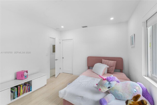 Foto del edificio - 741 NE 87th St