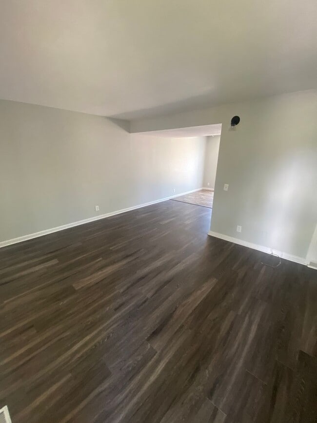 Building Photo - Renovated 3 bed, 2.5 bath Townhome in Aurora