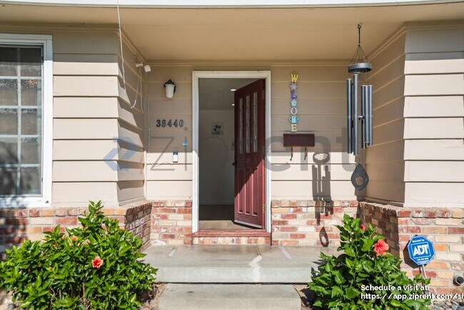 Foto del edificio - 38440 Farwell Dr