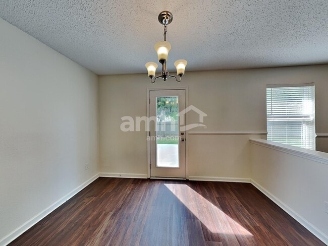 Foto del edificio - 12483 Old Pond Rd
