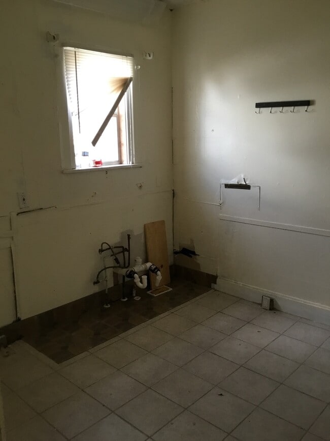 Building Photo - 2653 Malcolm-