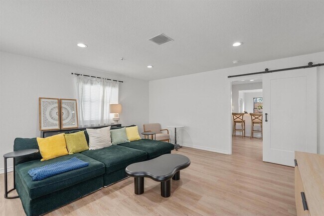 Building Photo - 802 Leisure Run Cove