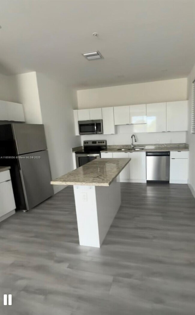 Foto del edificio - 859 E 24th St