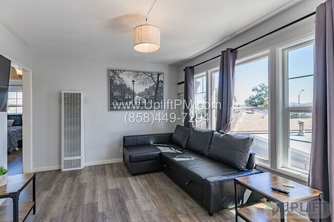 Foto del edificio - 4831 Castle Ave