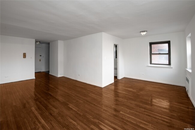 Foto del edificio - 94-30-94-58 58th Ave