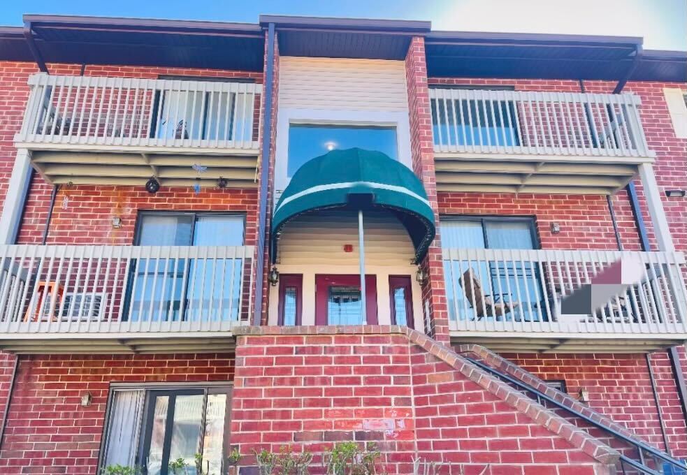 980 N Lakeside Dr Unit 1B, Vernon Hills, IL 60061 Condo for Rent in