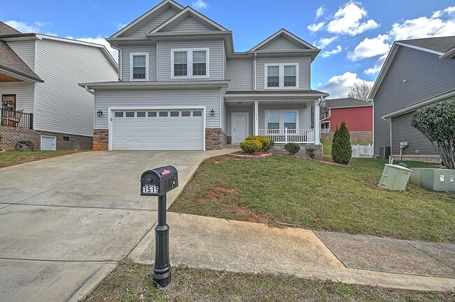 Building Photo - 4 Bedroom / 2.5 Bath Home  Kingsport, TN