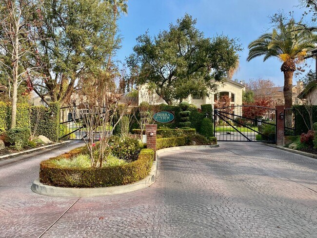 Foto del edificio - 4 br, 2.5 bath House - 2593 E Jenny Ave