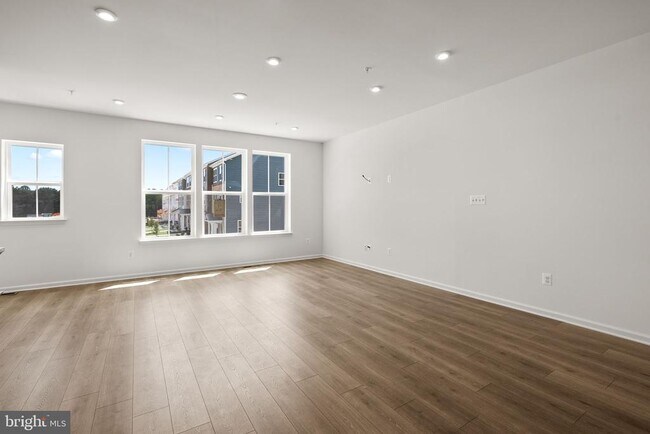 Foto del edificio - 8256 Longford Rd