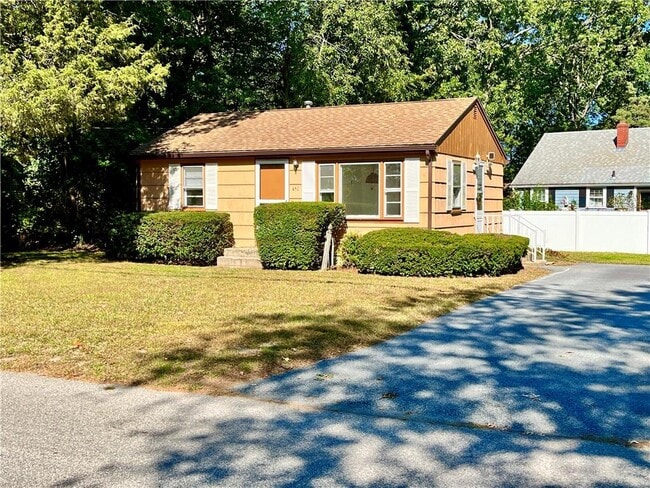 Building Photo - 451 Namquid Dr