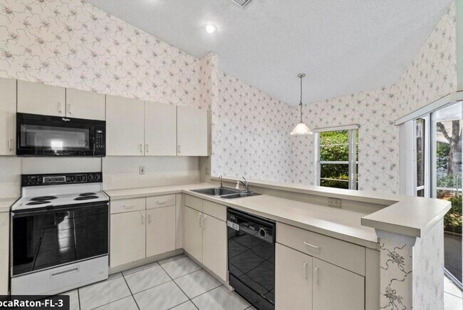 Foto del edificio - 10001 Country Brook Rd