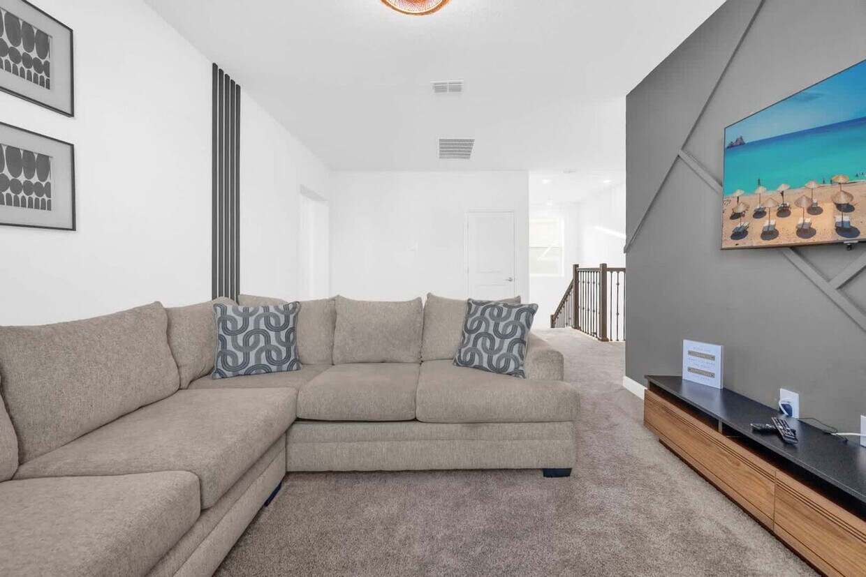 Foto principal - 4330 Rhyme St