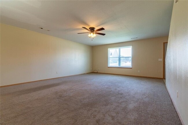 Foto del edificio - 230 Meadow Ct