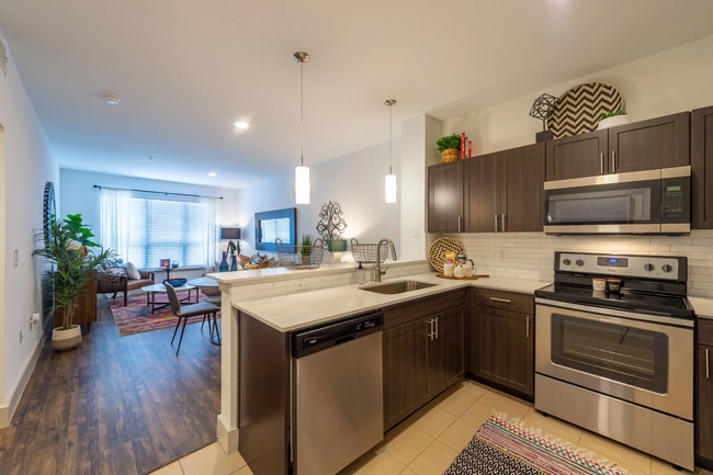 Building Photo - Perfect Space, Prime Location – 1 Bed in D...