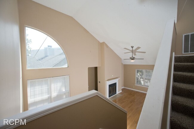 Building Photo - 2 br, 2 bath House - 1039 Stones Throw