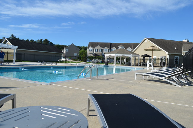 Peaceful Sun Deck - Ponds Edge