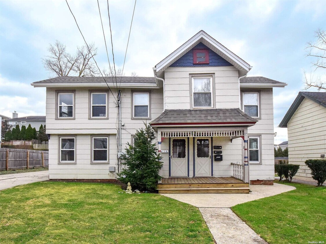 12 2nd Ave Unit U1, Port Washington, NY 11050 Room for Rent in Port