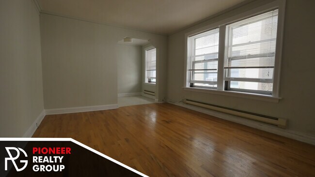Foto del edificio - 429 W Roscoe St