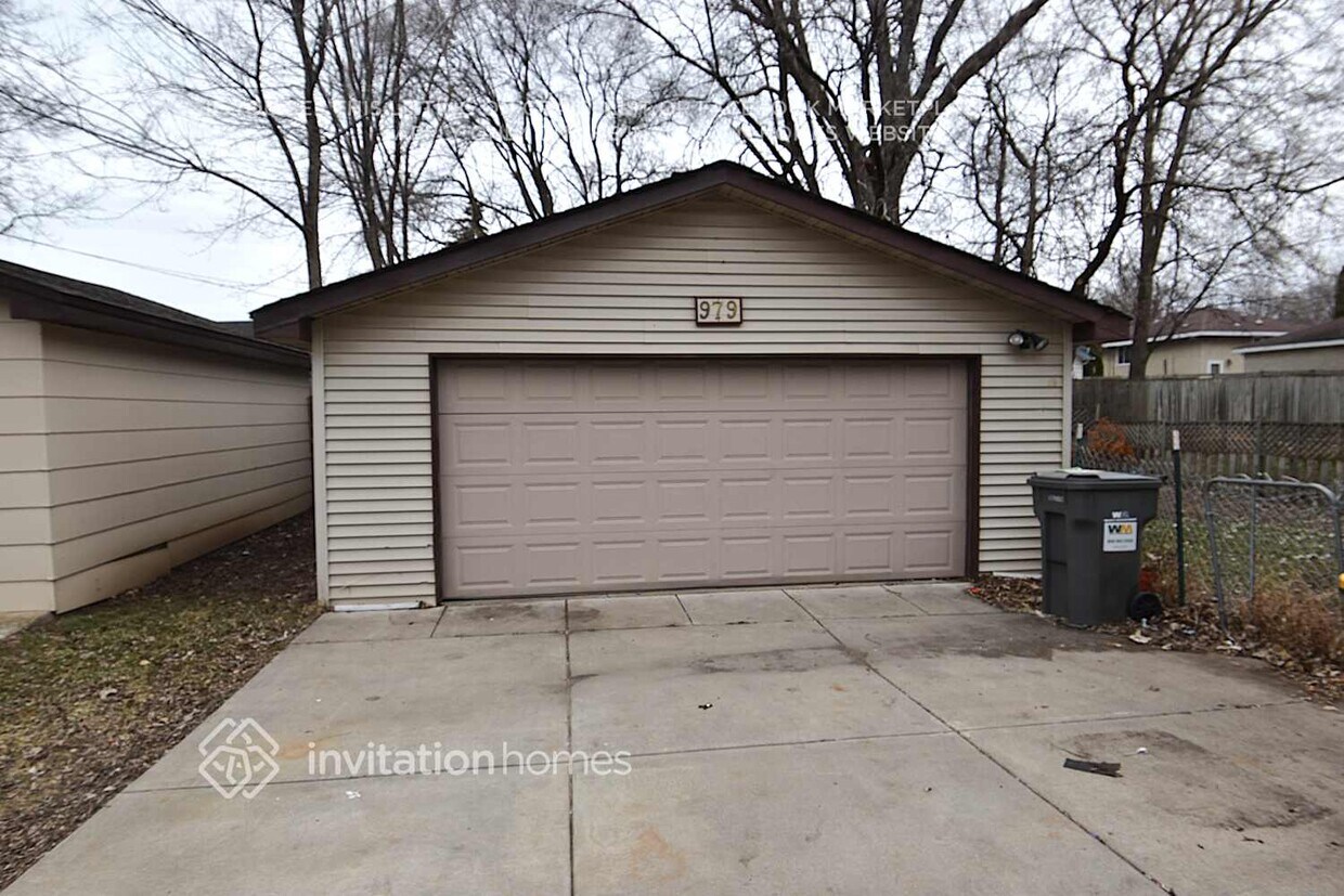 Foto del edificio - 979-44 1/2 44 1/2 Ave NE