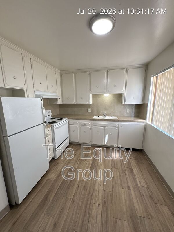 Building Photo - 1418 S Crowe St